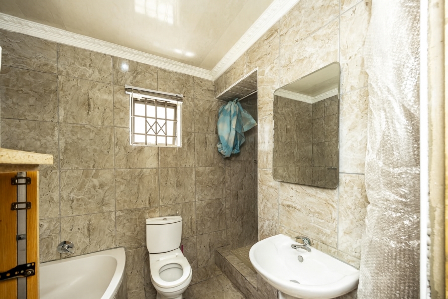 5 Bedroom Property for Sale in Beacon Bay North Eastern Cape